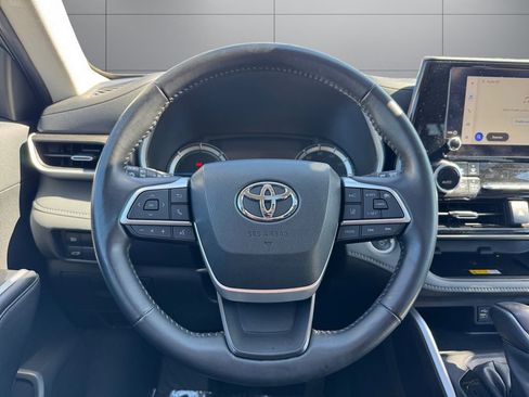 Certified 2024 Toyota Highlander XLE AWD/4WD image 13