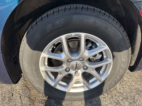 Used 2023 Chrysler Pacifica Touring-L FWD image 25