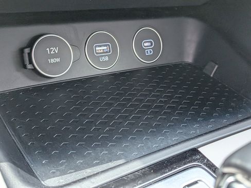 Used 2025 Genesis G70 2.5T RWD image 29