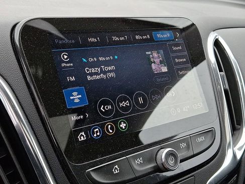 Used 2023 Chevrolet Equinox Premier image 16