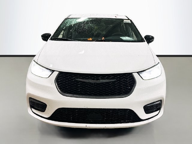 New 2026 Chrysler Pacifica Select AWD/4WD image 3