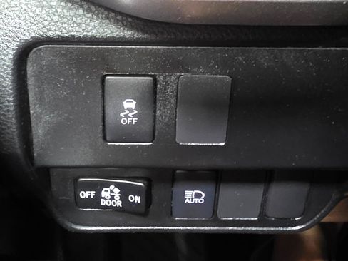 Used 2021 Toyota Tacoma SR5 AWD/4WD image 35