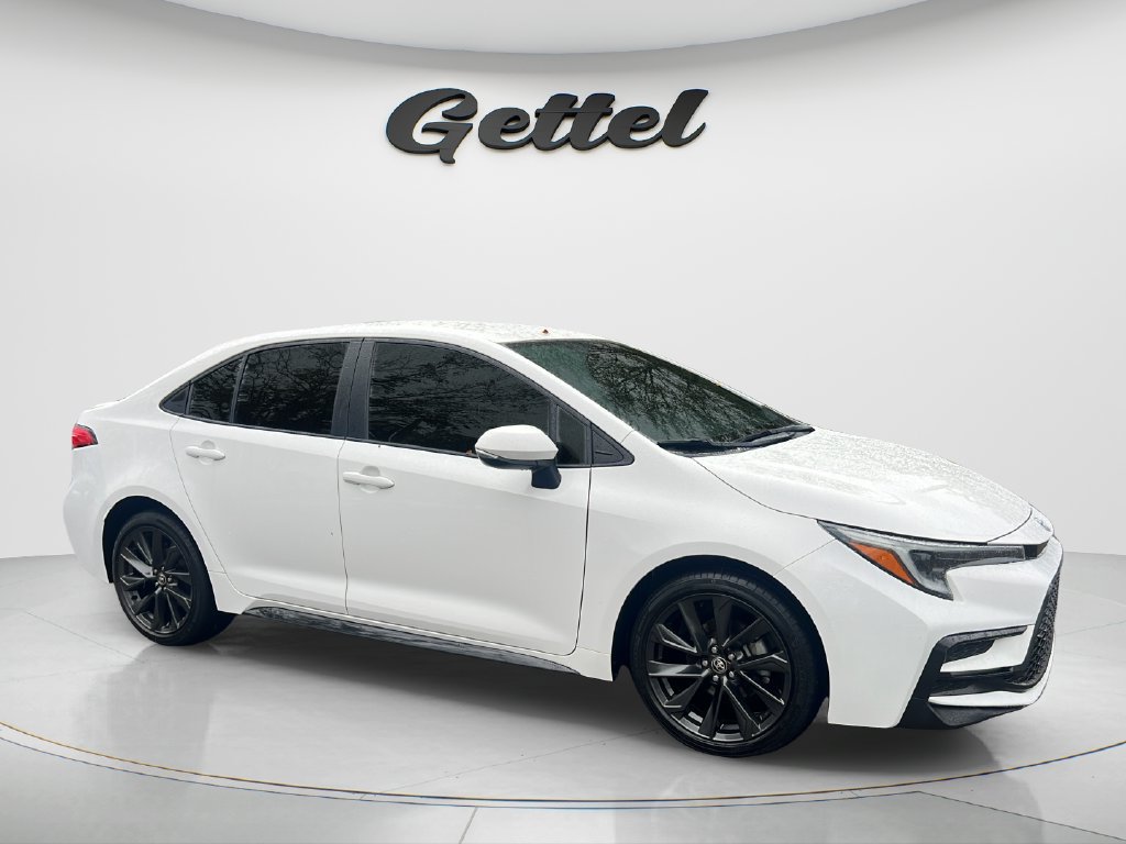 Used 2024 Toyota Corolla SE FWD image 3