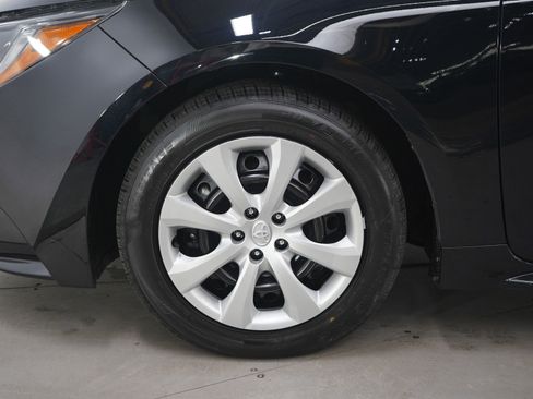 Used 2025 Toyota Corolla LE FWD image 27