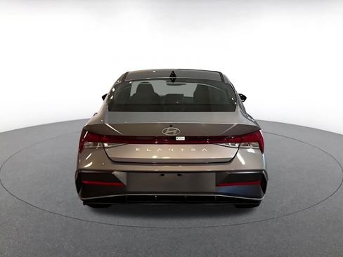 Used 2025 Hyundai Elantra SEL image 12