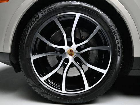 Used 2021 Porsche Cayenne S image 5