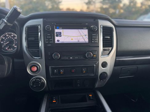 Used 2018 Nissan Titan SV w/ SV Convenience Package image 14