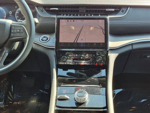 Used 2023 Jeep Grand Cherokee Limited w/ Luxury Tech Group II AWD/4WD image 14