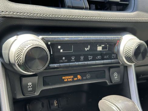 Used 2019 Toyota RAV4 LE AWD/4WD image 22