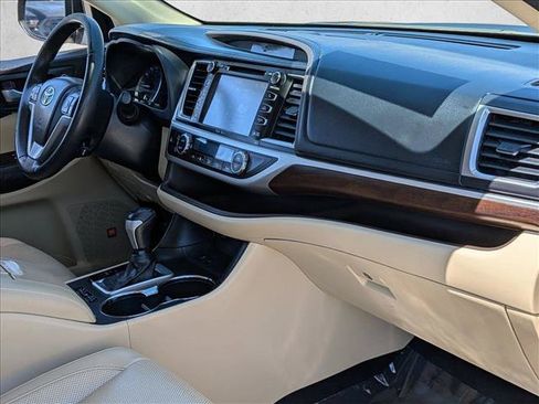 Used 2014 Toyota Highlander Limited FWD image 24