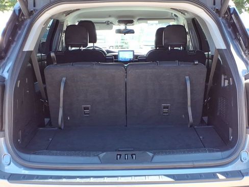 Used 2021 Ford Explorer XLT w/ Equipment Group 202A AWD/4WD image 8