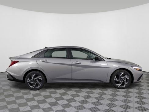 New 2025 Hyundai Elantra SEL image 2