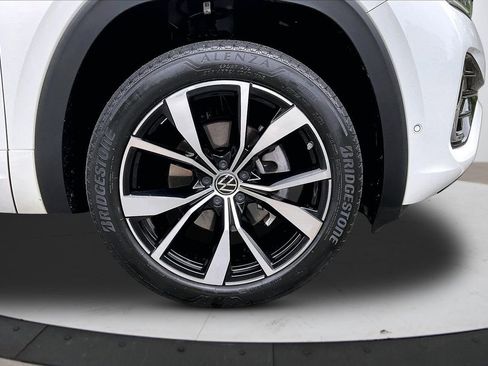 Used 2024 Volkswagen Atlas SEL Premium R-Line AWD/4WD image 37