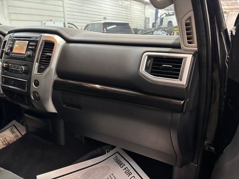 Used 2017 Nissan Titan SV AWD/4WD image 24