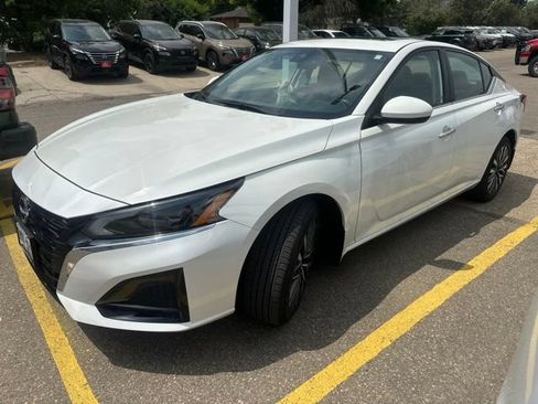Used 2023 Nissan Altima 2.5 SV w/ SV Premium Package AWD/4WD image 1
