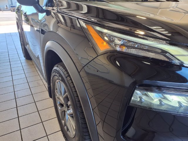 Used 2023 Nissan Rogue S AWD/4WD image 6