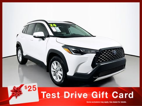 Used 2024 Toyota Corolla Cross LE image 1