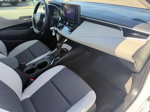 Used 2025 Toyota Corolla LE image 26