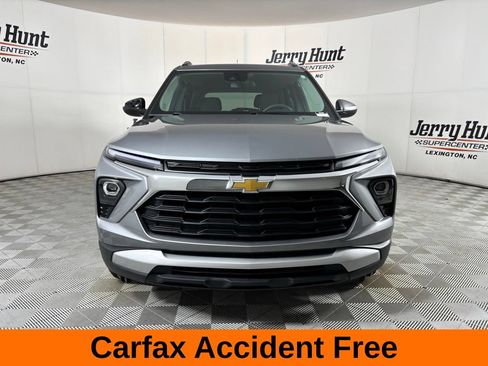 Used 2025 Chevrolet TrailBlazer LT AWD/4WD image 3