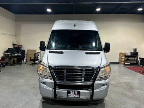 Used 2008 Freightliner Sprinter 3500 image 2