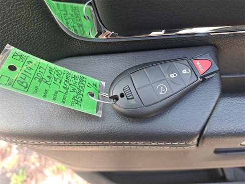 Used 2017 RAM 1500 Laramie image 34