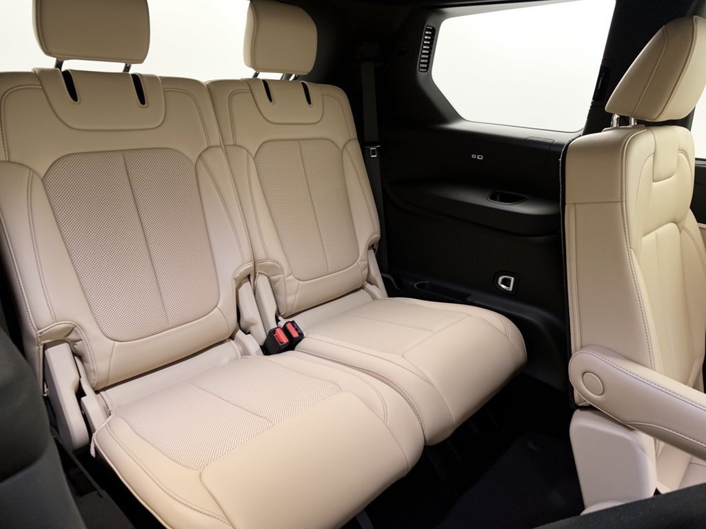 Used 2024 Jeep Grand Cherokee L Limited w/ Luxury Tech Group II AWD/4WD image 29