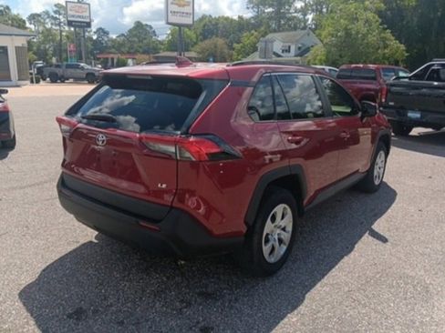 Used 2020 Toyota RAV4 LE image 8