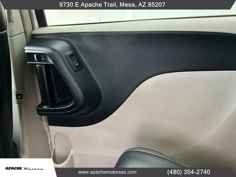 Used 2014 Chrysler Town & Country Touring image 36