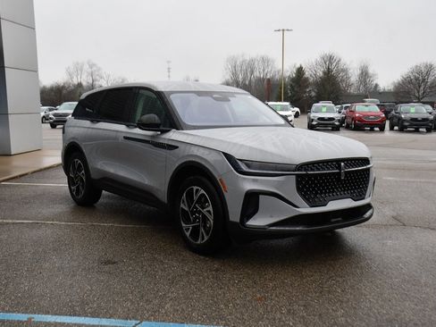 Used 2026 Lincoln Nautilus Premier w/ Jet Appearance Package image 9