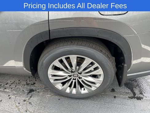 New 2026 Toyota Highlander Platinum AWD/4WD image 15