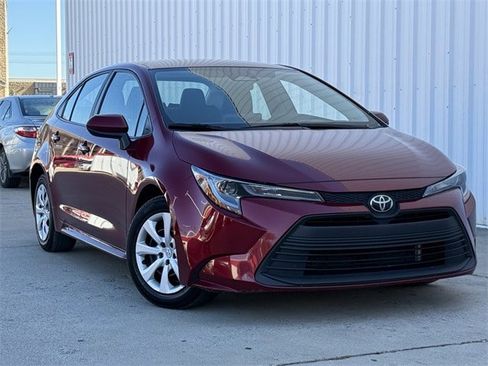 Used 2024 Toyota Corolla LE image 2
