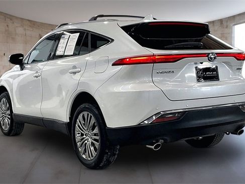 Used 2023 Toyota Venza Limited image 4