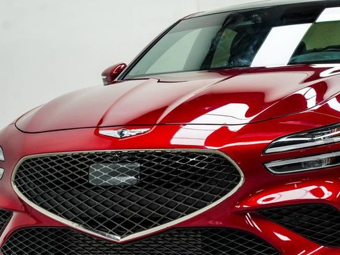 Used 2022 Genesis G70 3.3T image 2