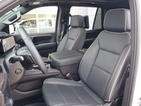 Used 2025 Chevrolet Tahoe Premier AWD/4WD image 34