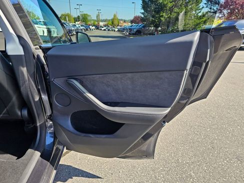 Used 2024 Tesla Model Y Long Range RWD image 15