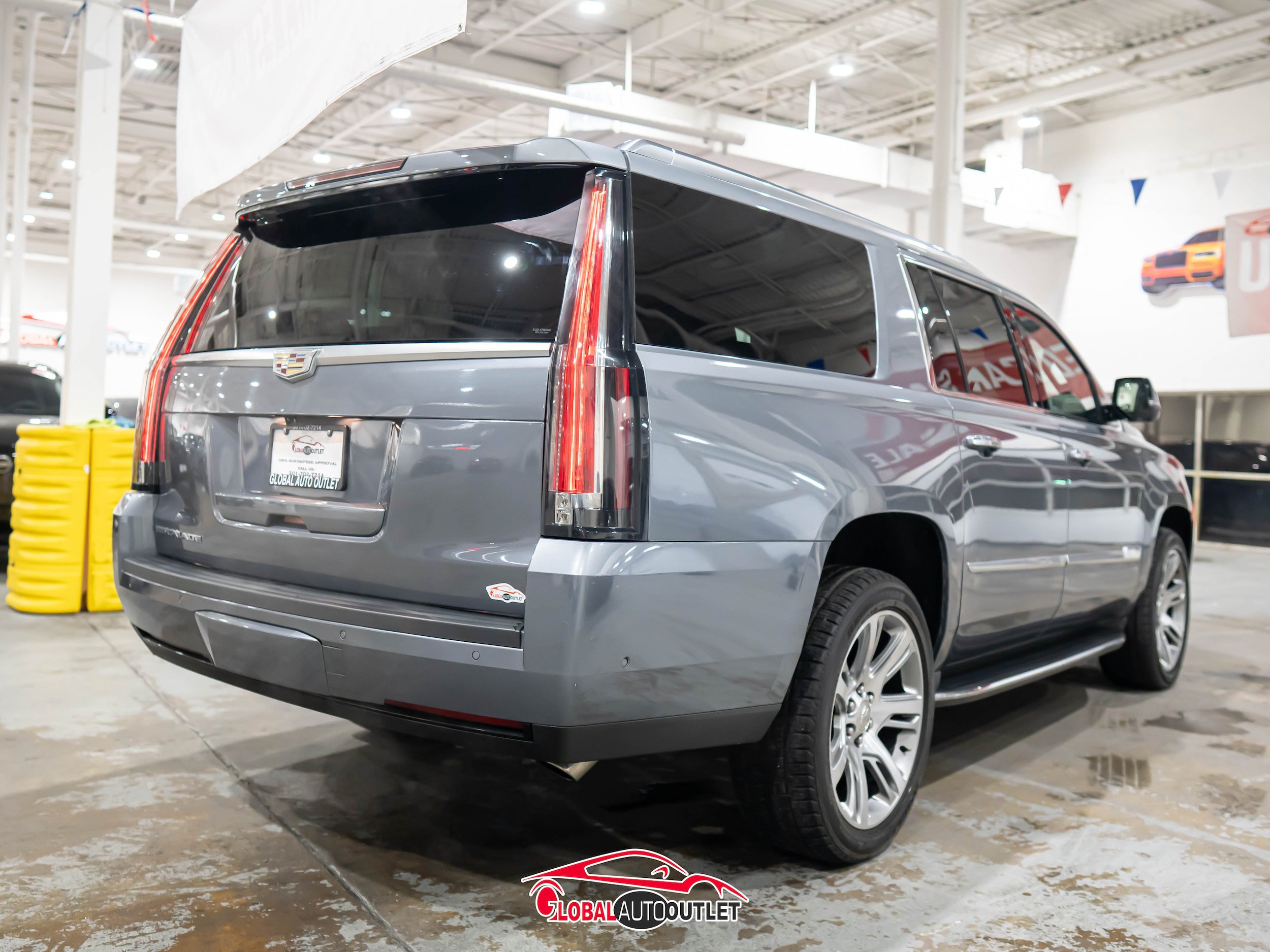 Used 2019 Cadillac Escalade ESV Luxury AWD/4WD image 7