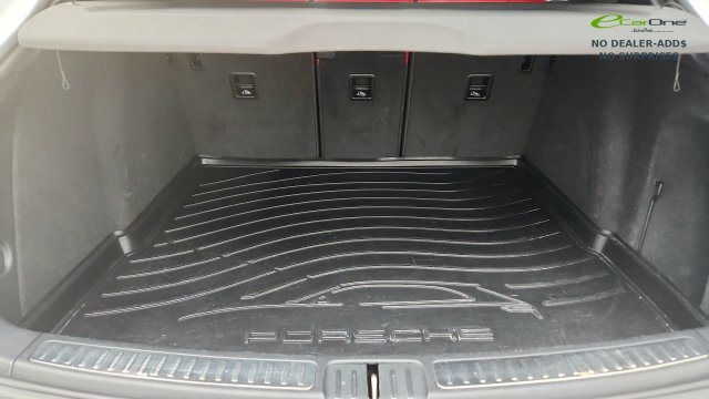Used 2024 Porsche Macan w/ Premium Plus Package AWD/4WD image 33