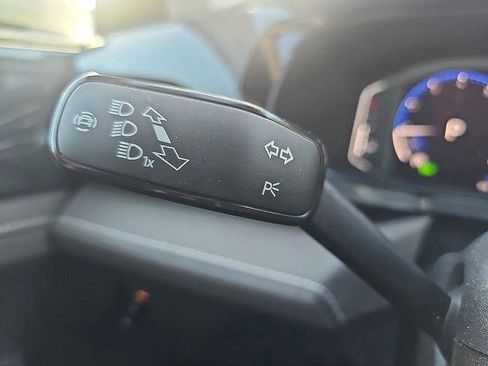 Used 2022 Volkswagen Taos SEL image 18