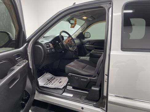 Used 2011 GMC Sierra 1500 SLE w/ All-Terrain Package AWD/4WD image 9