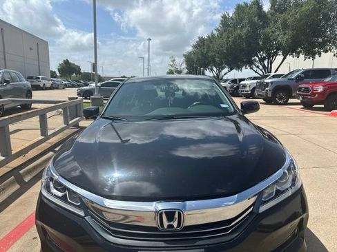 Used 2017 Honda Accord EX image 2