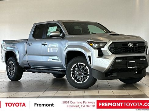 Used 2025 Toyota Tacoma TRD Sport w/ TRD Sport Upgrade Package AWD/4WD image 2