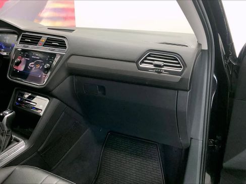 Used 2022 Volkswagen Tiguan SE image 19