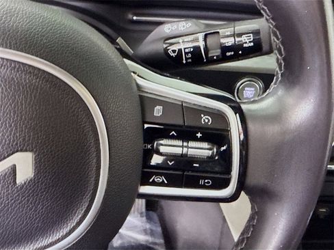 Used 2023 Kia Carnival LX image 22