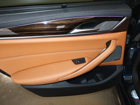 Used 2021 BMW M550i xDrive M550i xDrive w/ Executive Package image 27