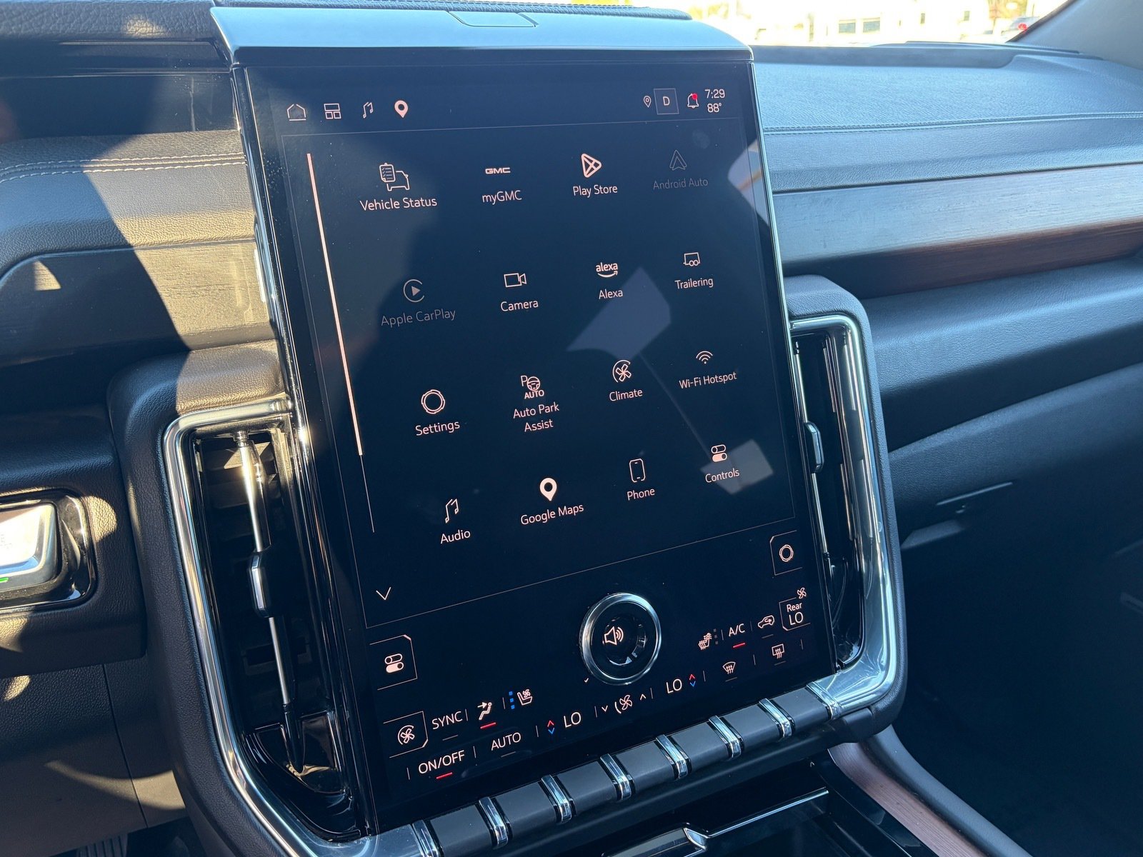 Used 2025 GMC Yukon XL Denali AWD/4WD image 23