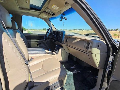 Used 2002 Chevrolet Avalanche 2WD w/ Convenience Pkg image 12