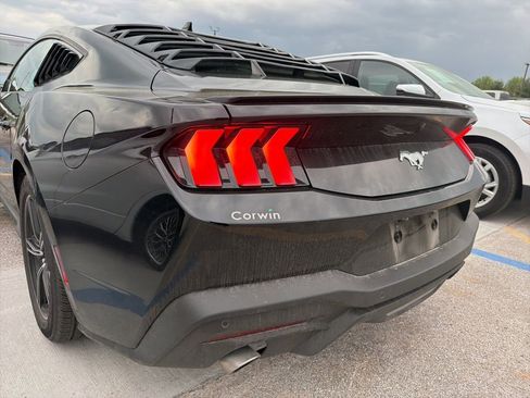 Used 2025 Ford Mustang Premium image 7