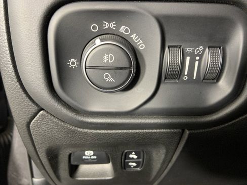 Used 2019 RAM 1500 Limited image 10