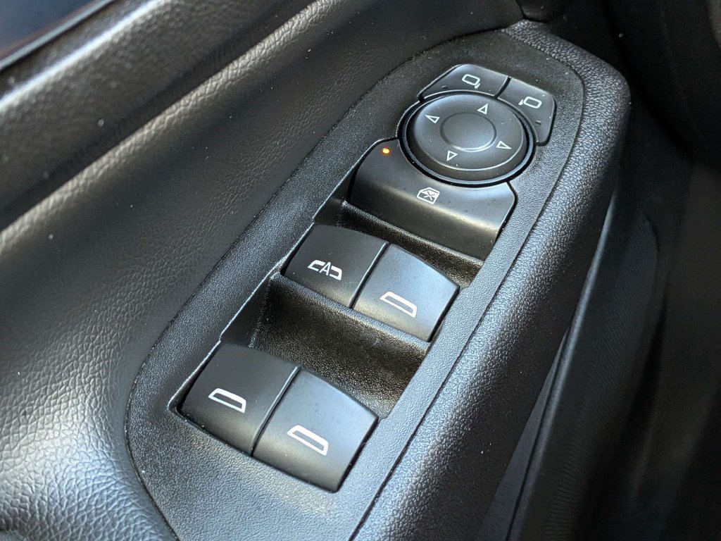 Used 2021 Chevrolet Equinox LT FWD image 25