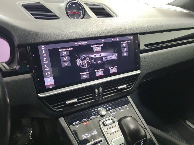Used 2020 Porsche Cayenne AWD/4WD image 27